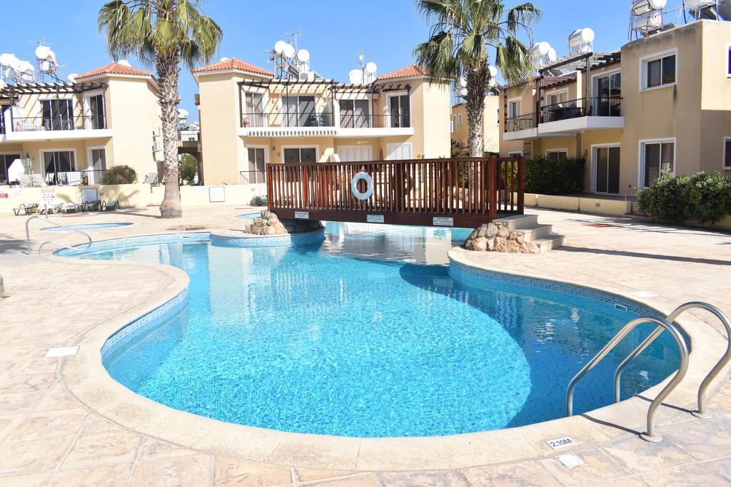 Sirena Sunrise Apartment 125 Paphos Bagian luar foto